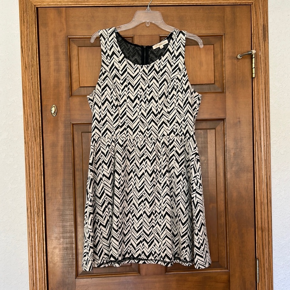 Black and White Dress. Size XL.